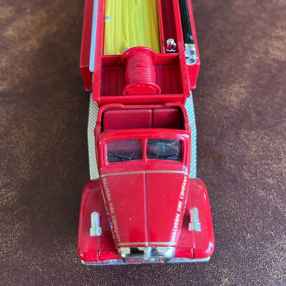 Corgi Classics die cast Malvern Mack B Series Pumper - New in box, never used - Picture 2 of 8